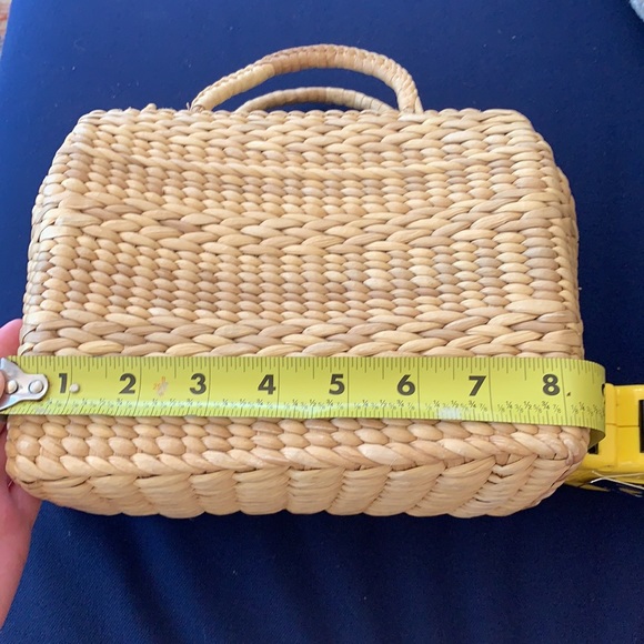 Vintage Woman’s Wicker Handbag - Picture 13 of 14